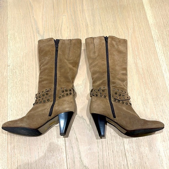Suede leather boots with metal rivet details - Picture 2 of 15